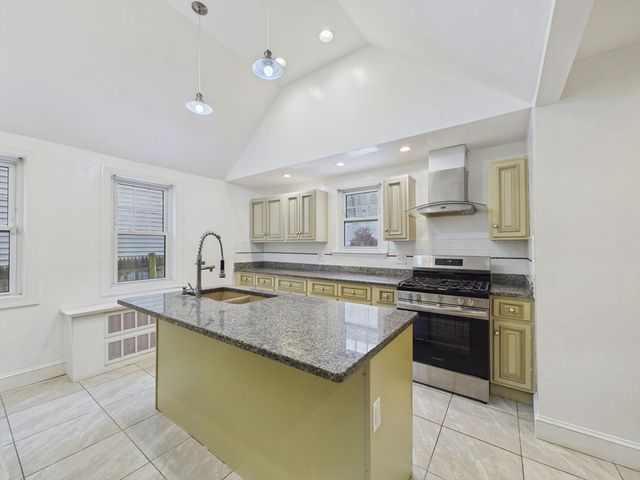 154 Maxfield St, New Bedford, MA 02740