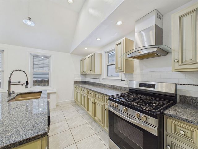 154 Maxfield St, New Bedford, MA 02740