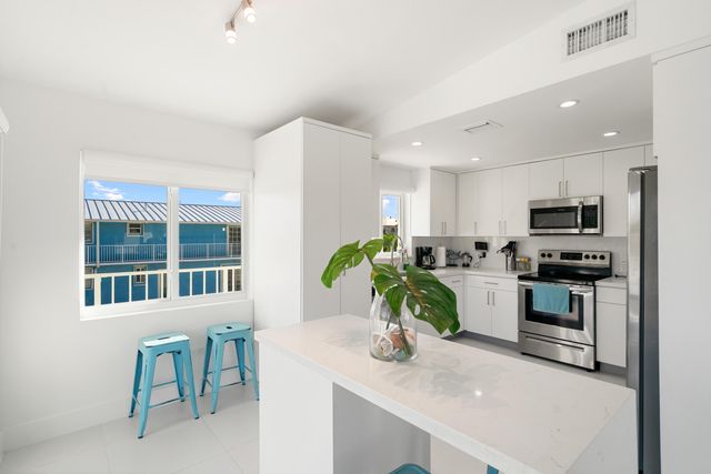 204 La Paloma Road, Key Largo, FL 33037