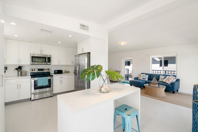 204 La Paloma Road, Key Largo, FL 33037