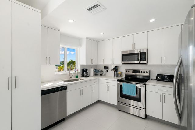 204 La Paloma Road, Key Largo, FL 33037