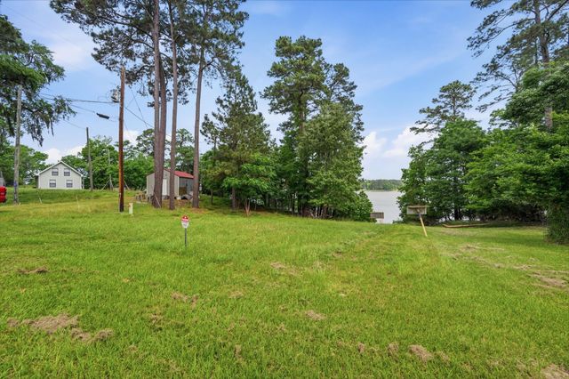 365 N Point Drive N, Trinity, TX 75862