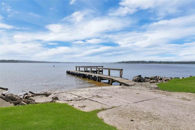 365 N Point Drive N, Trinity, TX 75862