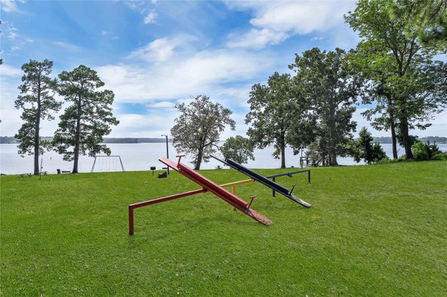 365 N Point Drive N, Trinity, TX 75862