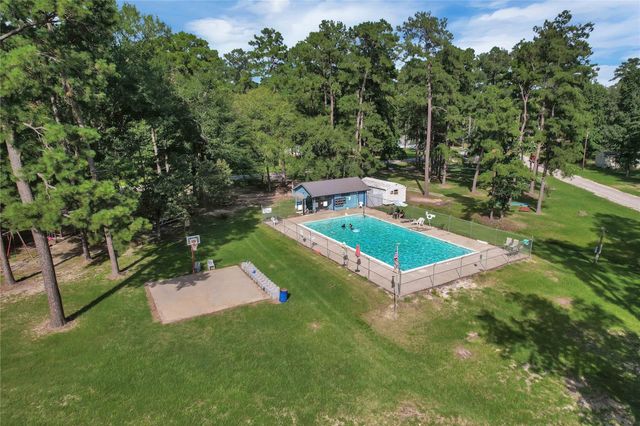 365 N Point Drive N, Trinity, TX 75862