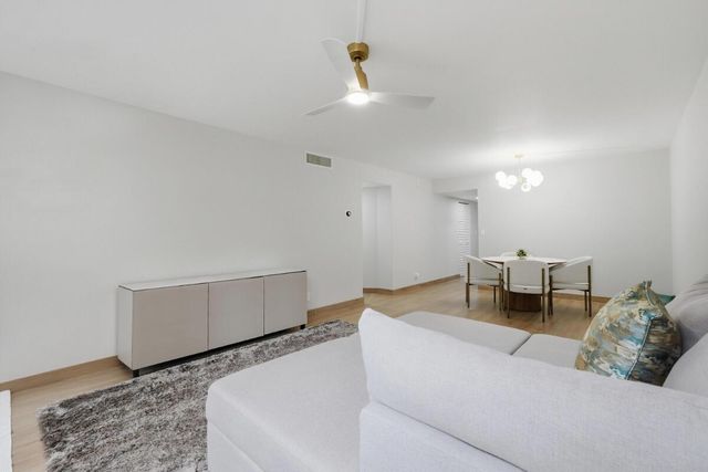 6751 N University Drive Unit 212, Tamarac, FL 33321