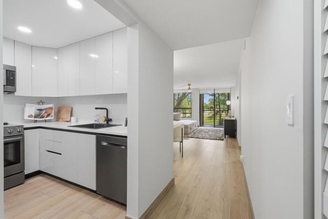 6751 N University Drive Unit 212, Tamarac, FL 33321