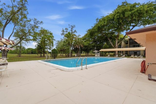 6751 N University Drive Unit 212, Tamarac, FL 33321