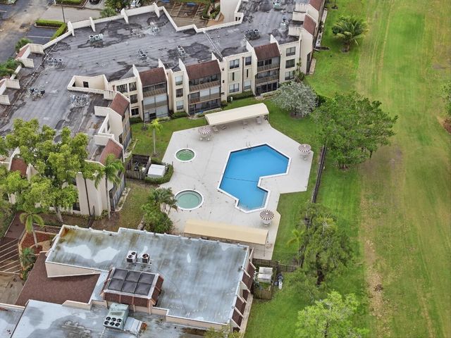 6751 N University Drive Unit 212, Tamarac, FL 33321