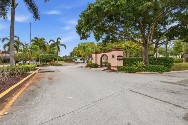 6751 N University Drive Unit 212, Tamarac, FL 33321