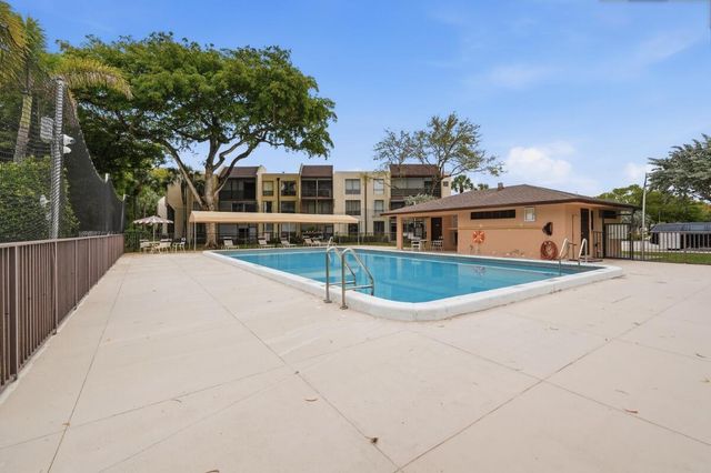 6751 N University Drive Unit 212, Tamarac, FL 33321