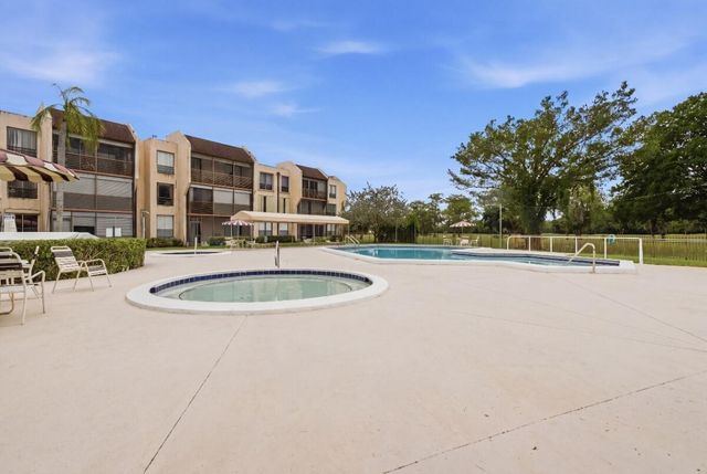 6751 N University Drive Unit 212, Tamarac, FL 33321