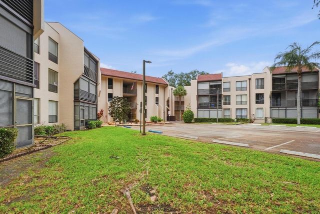6751 N University Drive Unit 212, Tamarac, FL 33321