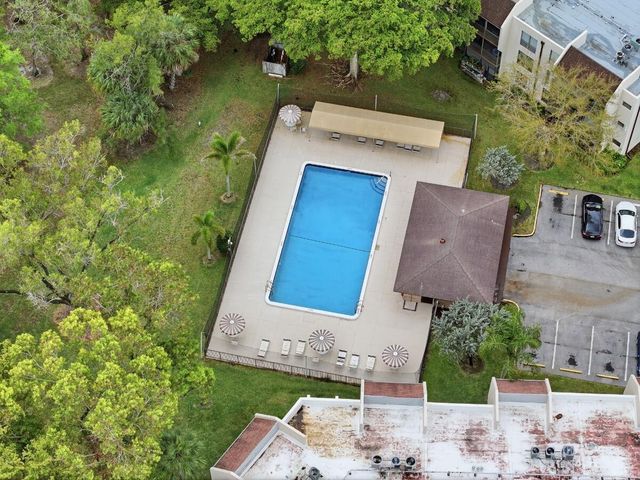 6751 N University Drive Unit 212, Tamarac, FL 33321