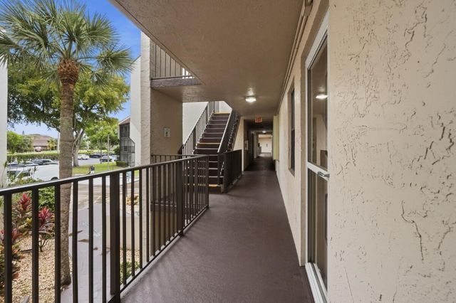 6751 N University Drive Unit 212, Tamarac, FL 33321