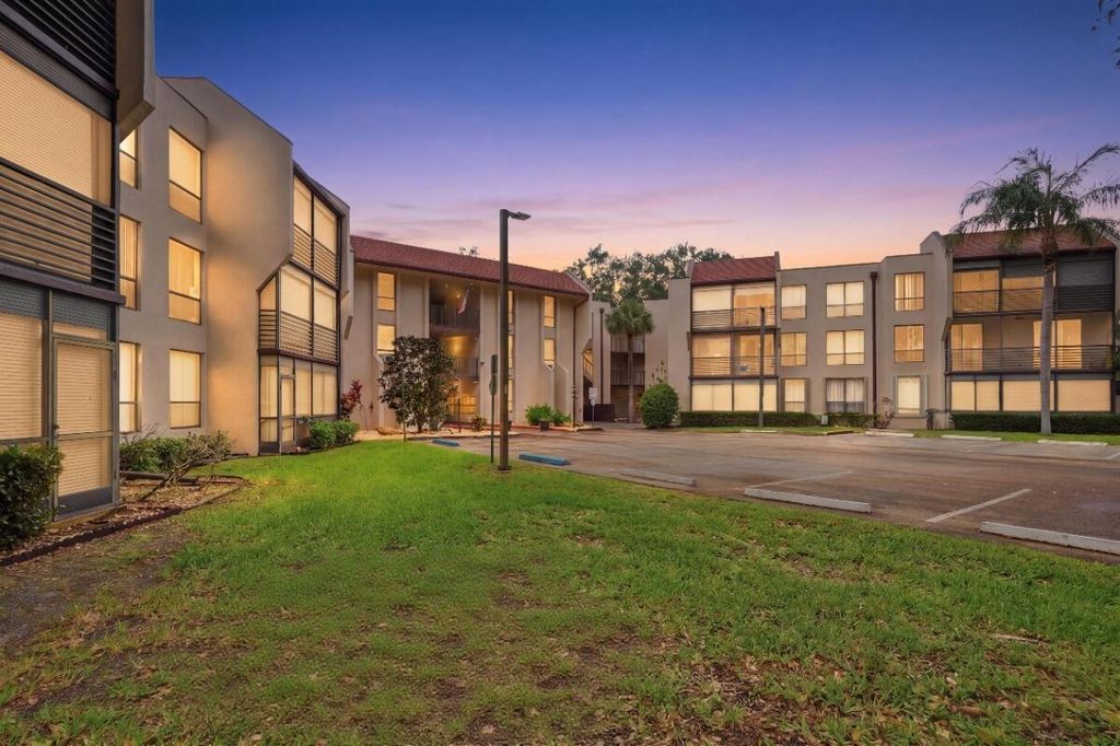 6751 N University Drive Unit 212, Tamarac, FL 33321