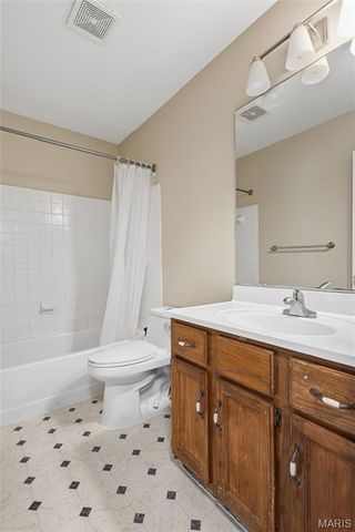 2612 White Manor Court, St Louis, MO 63114