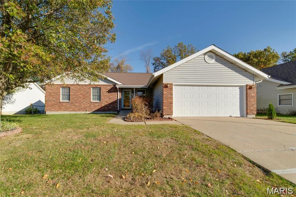 2612 White Manor Court, St Louis, MO 63114