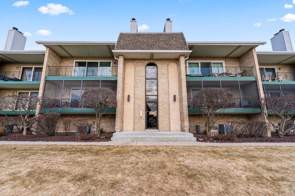 15712 S Sunset Ridge Court 1N, Orland Park, IL 60462