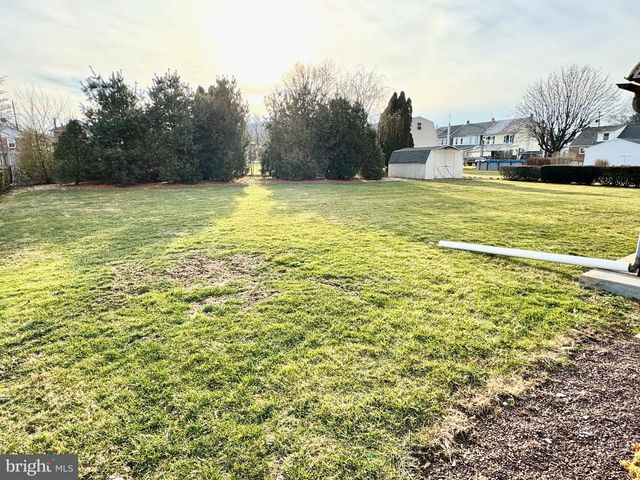 108 LINCOLN AVE, Robesonia, PA 19551