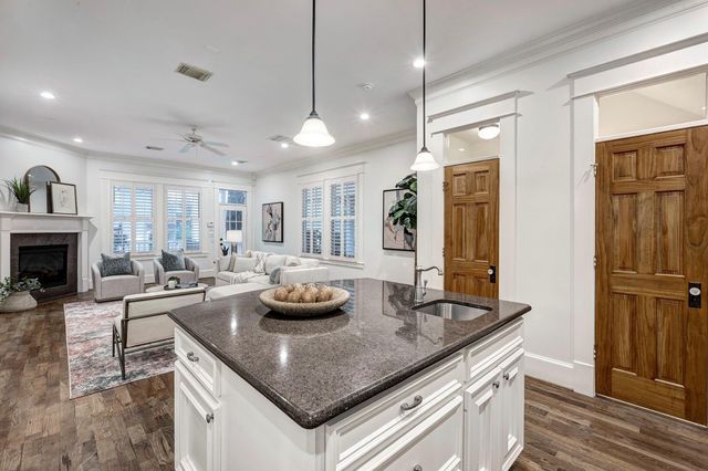 508 W 17th Street, Houston, TX 77008