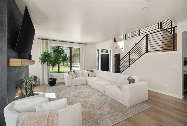 16771 S Sherman Rd, Cheney, WA 99004