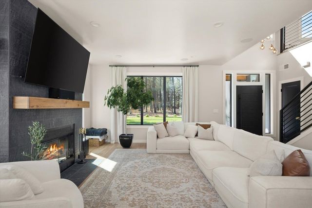 16771 S Sherman Rd, Cheney, WA 99004