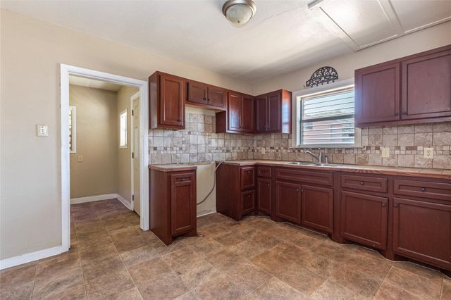 5621 Avenue Q 1/2, Galveston, TX 77551