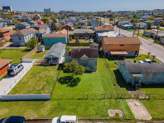 5621 Avenue Q 1/2, Galveston, TX 77551