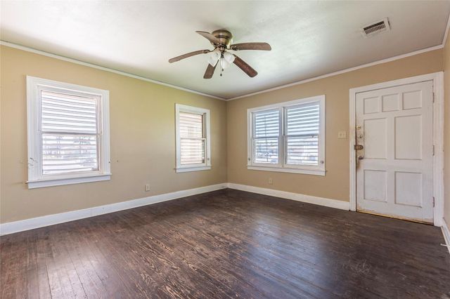 5621 Avenue Q 1/2, Galveston, TX 77551