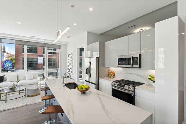 812 W Adams Street 604, Chicago, IL 60607