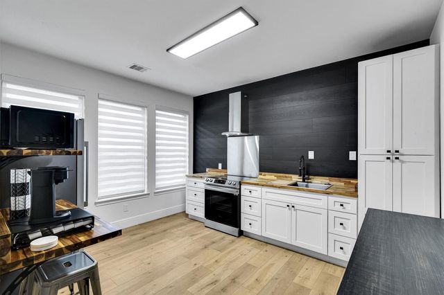 3319 Old Ironwood Drive, Spring, TX 77386