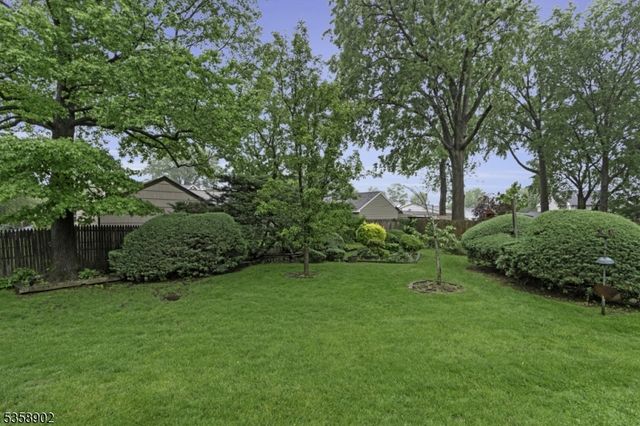 18 Blake Dr, Clark Twp., NJ 07066