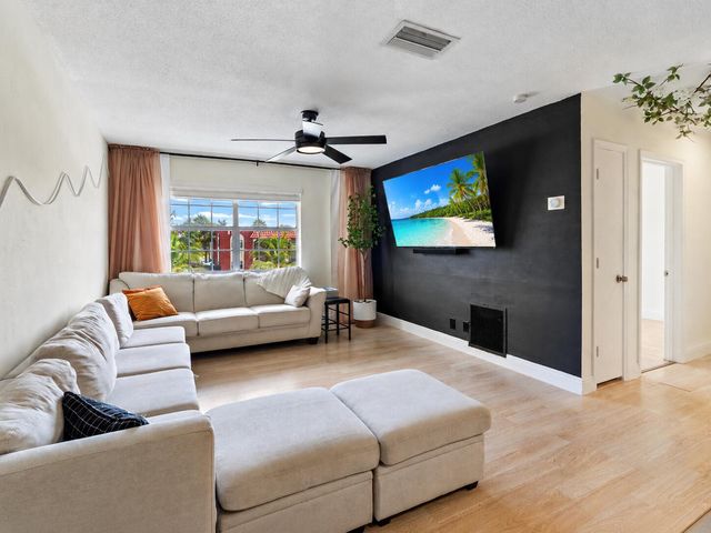 299 SW 7TH Street 2060, Boca Raton, FL 33432