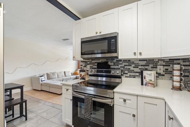 299 SW 7TH Street 2060, Boca Raton, FL 33432