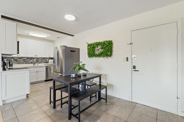 299 SW 7TH Street 2060, Boca Raton, FL 33432