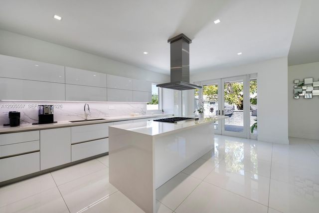 11555 Griffing Blvd, Biscayne Park, FL 33161