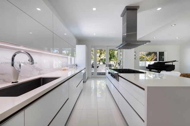 11555 Griffing Blvd, Biscayne Park, FL 33161