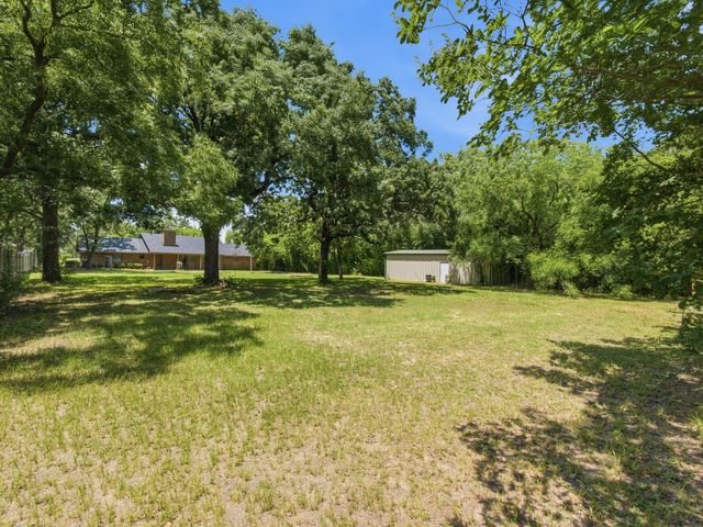 316 Shadywood Lane, Seagoville, TX 75159