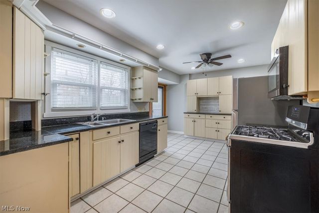 1211 Manitoulin Pike, Brunswick, OH 44212