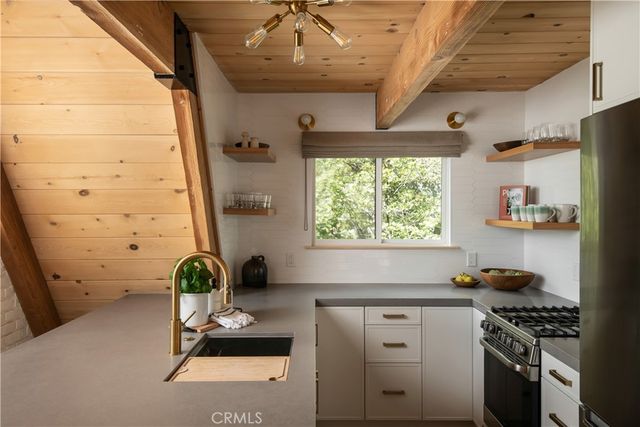 1340 Yosemite, Lake Arrowhead, CA 92352