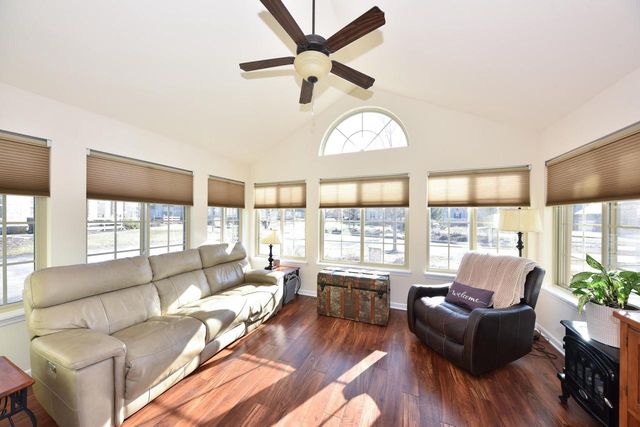 N50W25072 William DRIVE, Pewaukee, WI 53072