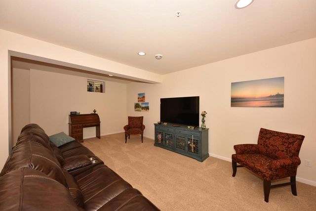 N50W25072 William DRIVE, Pewaukee, WI 53072