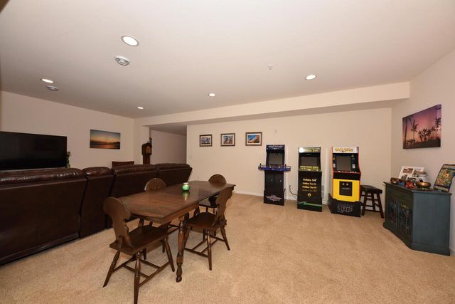 N50W25072 William DRIVE, Pewaukee, WI 53072