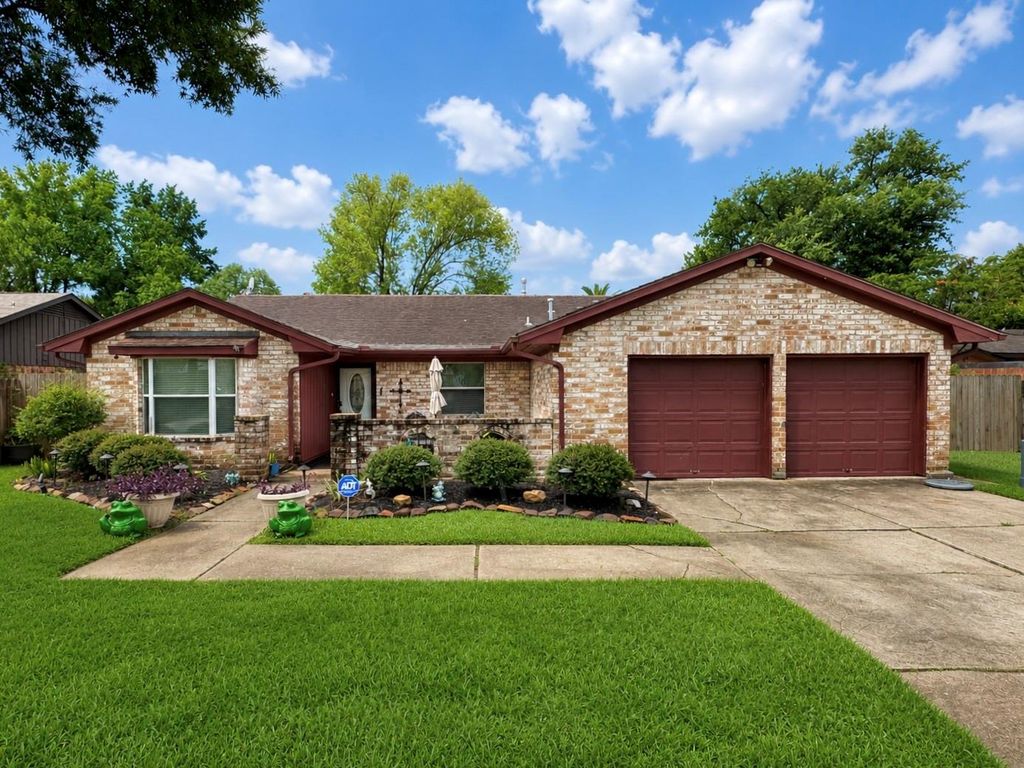 13826 Lantern Lane, Houston, TX 77015