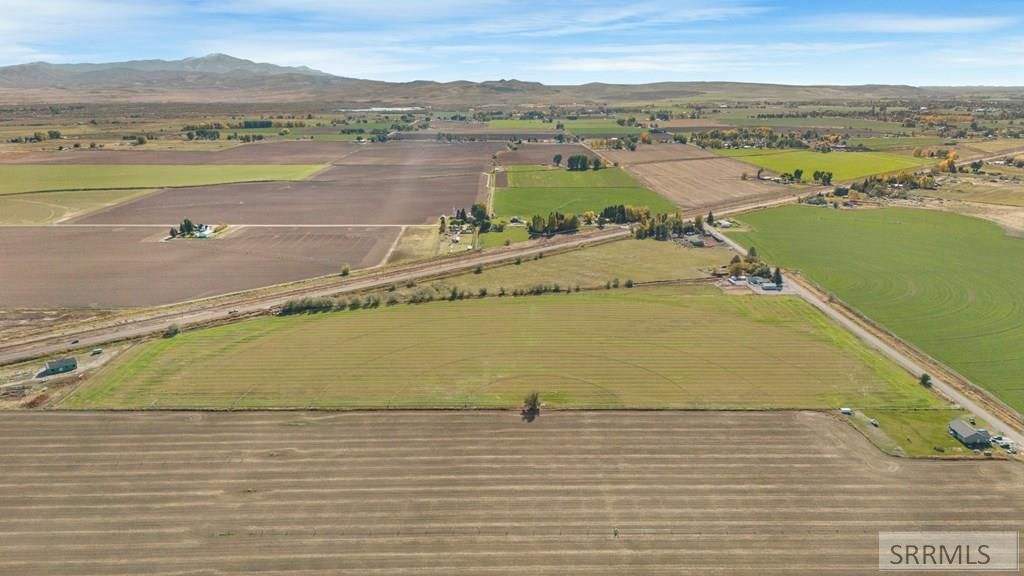 Image 3 of property listing at 221 Cottonwood Lane, Blackfoot, ID 83221