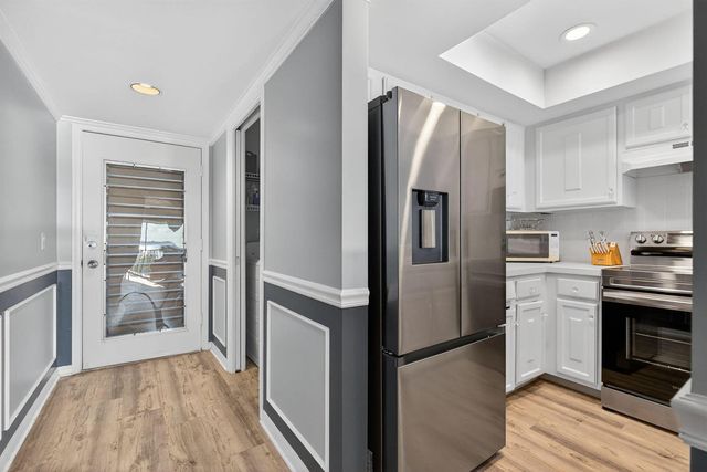 390 NE Edgewater Drive 403, Stuart, FL 34996