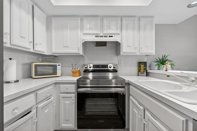 390 NE Edgewater Drive 403, Stuart, FL 34996