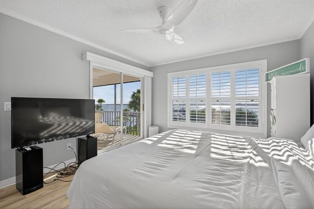 390 NE Edgewater Drive 403, Stuart, FL 34996