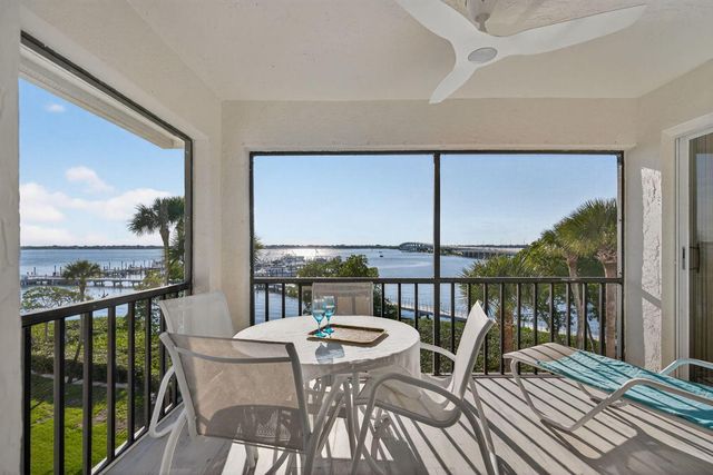 390 NE Edgewater Drive 403, Stuart, FL 34996